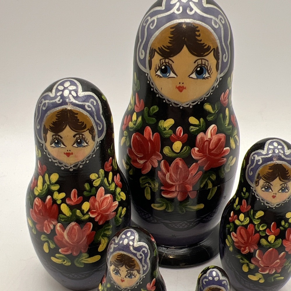 Wooden Russian Nesting Doll w/ Floral Design 5 Piece Set Signed - Picture 3 of 9